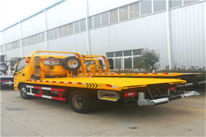 揭东附近拖车救援搭电